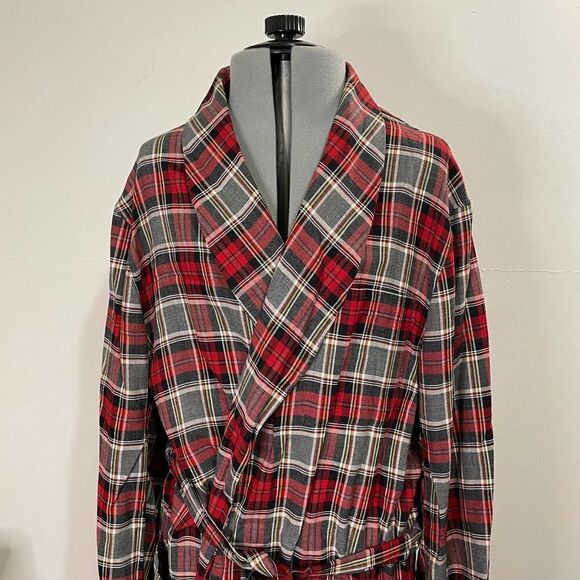 Vintage Pennleigh Red Gray Plaid Mens Robe Size Medium With Belt and Pockets - Picture 1 of 5